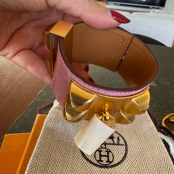 Hermes Collier CDC in pink alligator leathers with gold plated hardware - Picture 6 of 10